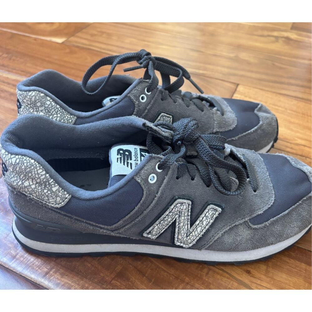 New Balance 574 Womens Size 9.5 Navy Grey Suede Sneakers WL574CID Retro Running